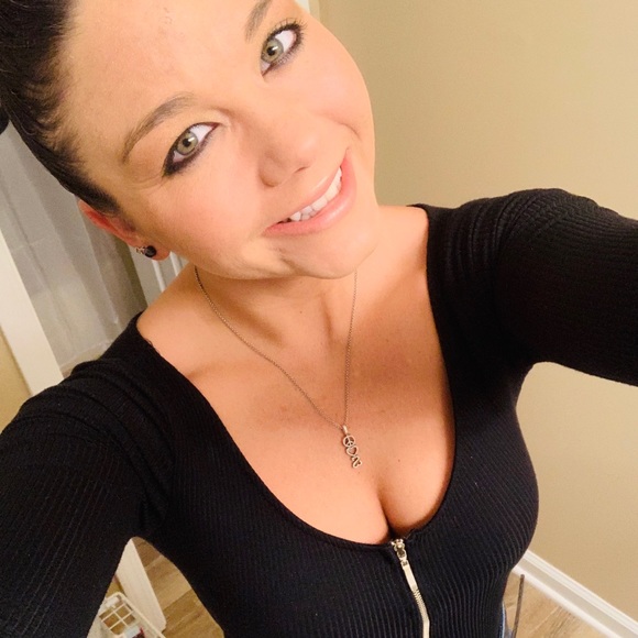 Meet your Posher, Marisalyn - Picture 3 of 3